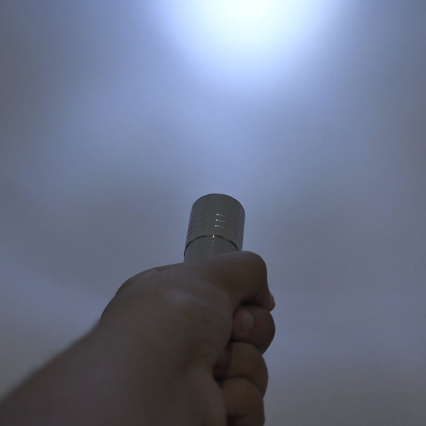 Portable Mini Torch, Super-Bright Mini 6 LED Bulb Pocket Torches - Small Keyring Torch Flashlight for Camping, Hiking, DIY, Travelling, Outdoors and More 3 Battery operated (Battery not included / 1 pc / Mix Color )