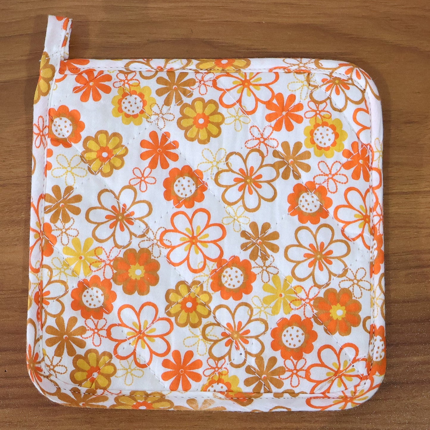 Heatproof quilted pot holder for stovetop and oven safety