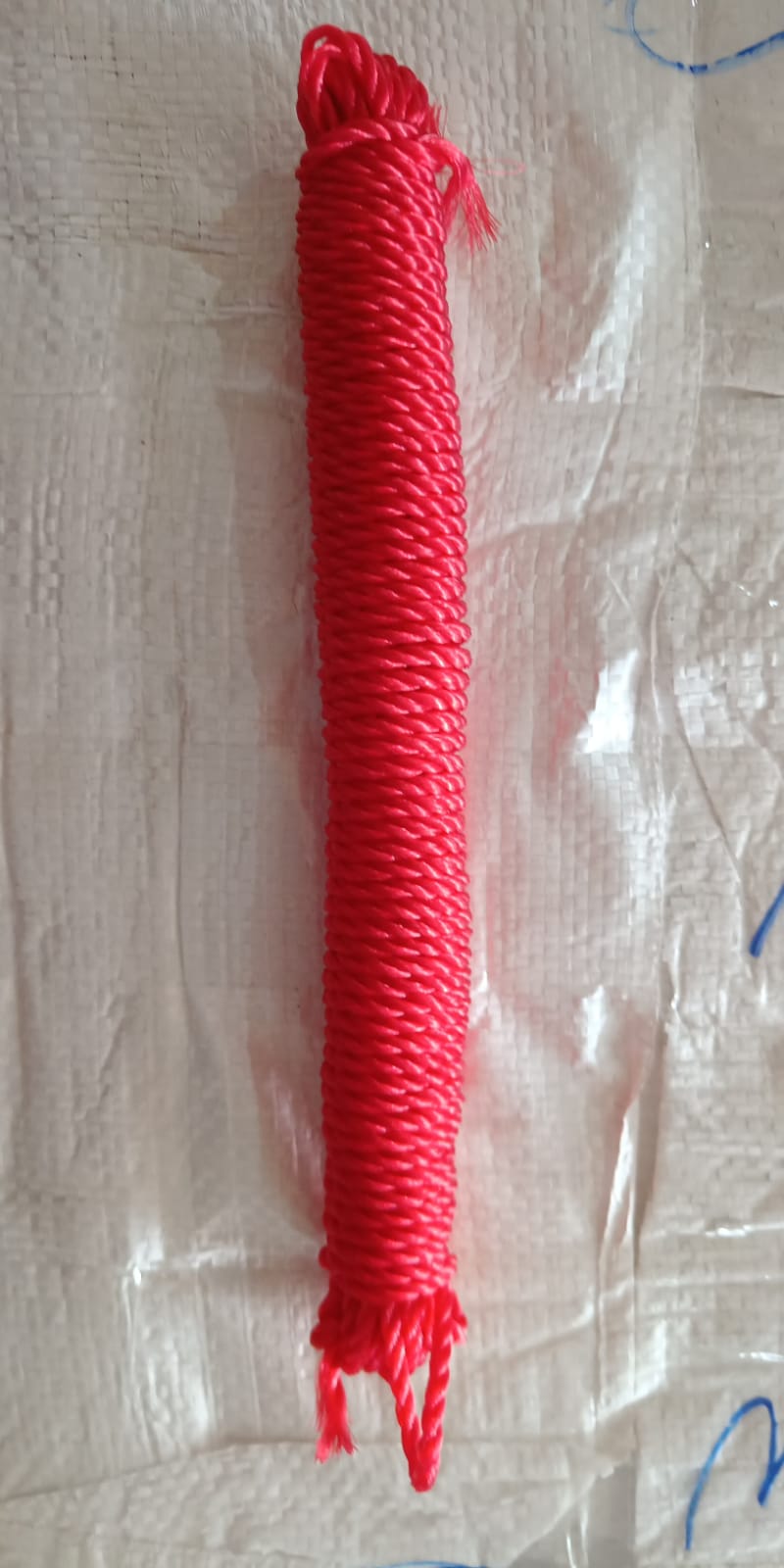 Heavy duty laundry drying rope on a clothesline.