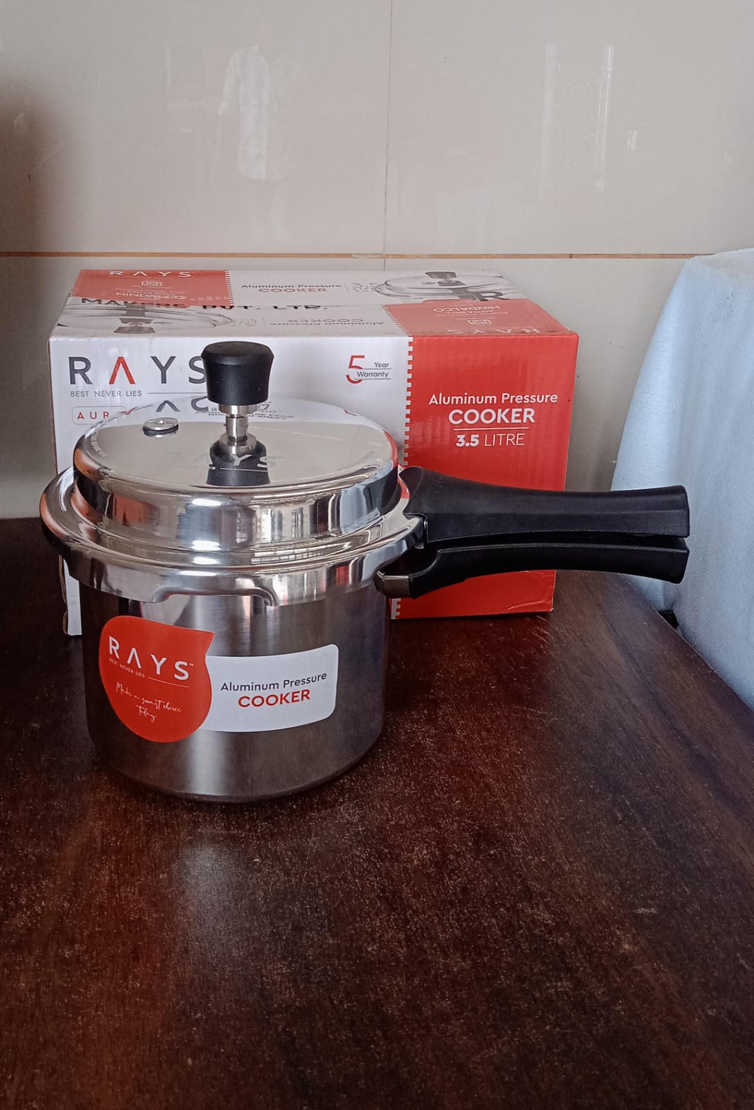 Aluminium Rays Aura Pressure Cookers With Outer Lid (3.5 Litres / 5-Year warranty, ISI Number :- 2347, BIS Number :- CM/L -7600164310