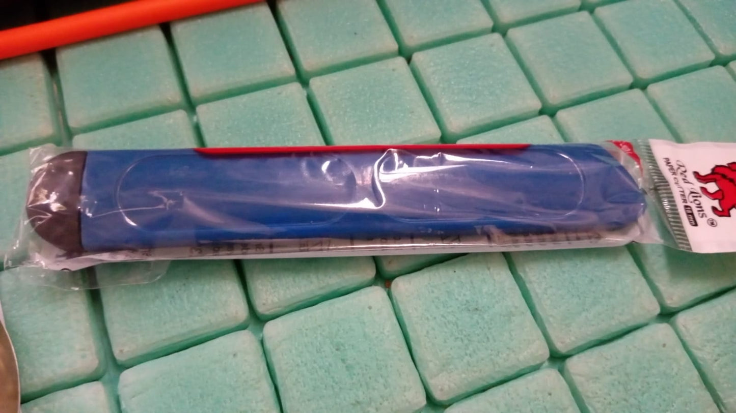 Multi-Use Iron Cutter, Cutting Blade and Precision Knife Blade, Utility Knife - Heavy Duty Industrial Cutter Knife (18mm)