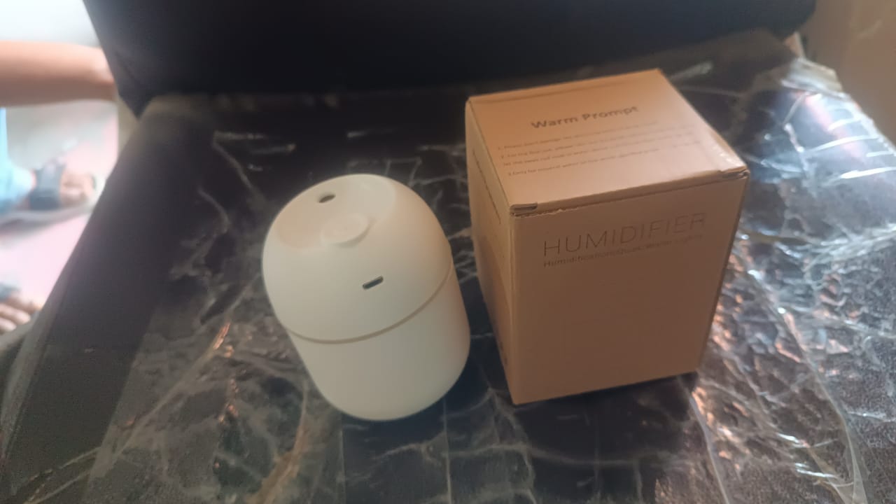 Portable Mini USB Humidifier with Light, Cool Mist & Essential Oil Diffuser (250ML)