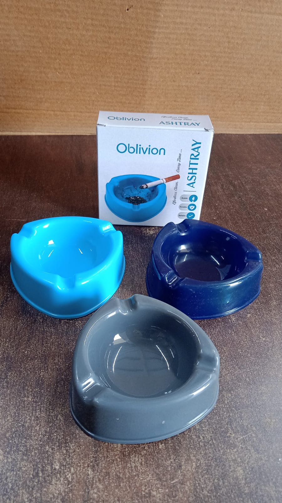 Heavy Duty Plastic Ashtray (mix color & 1 Pc)