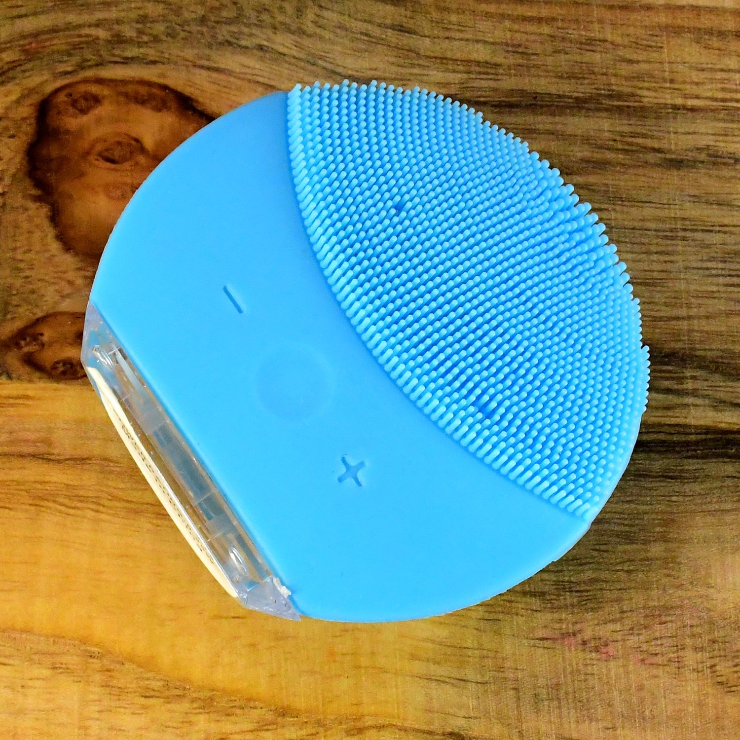 Facial Cleansing & Massaging Brush - (1 Pc)