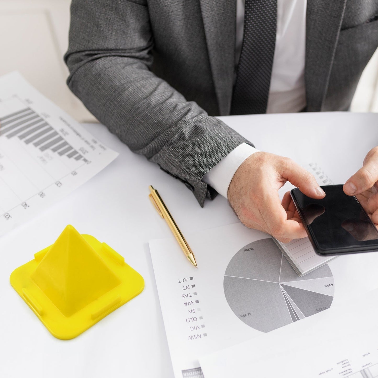 Customized Pyramid Shape Mobile Stand