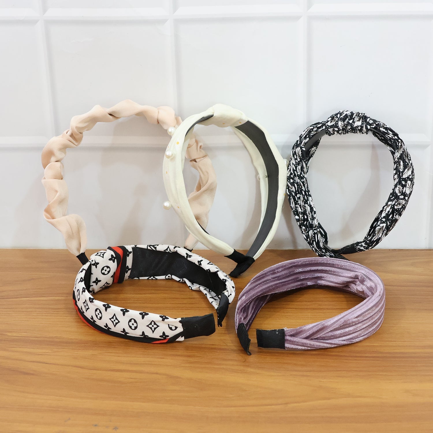 Womenâ€™s Ribbed Texture Knot Design Hairband (1 Pc / Mix Design)