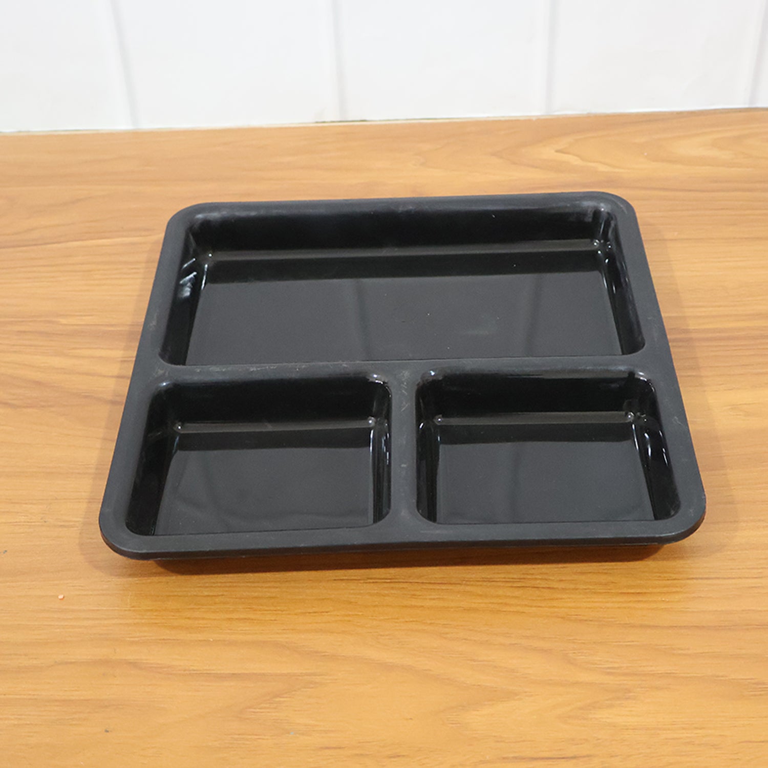 Plastic Multi-Compartment Meal Serving Tray â€“ 3-Section Rectangular Dining Plate (1 Pc / Black)