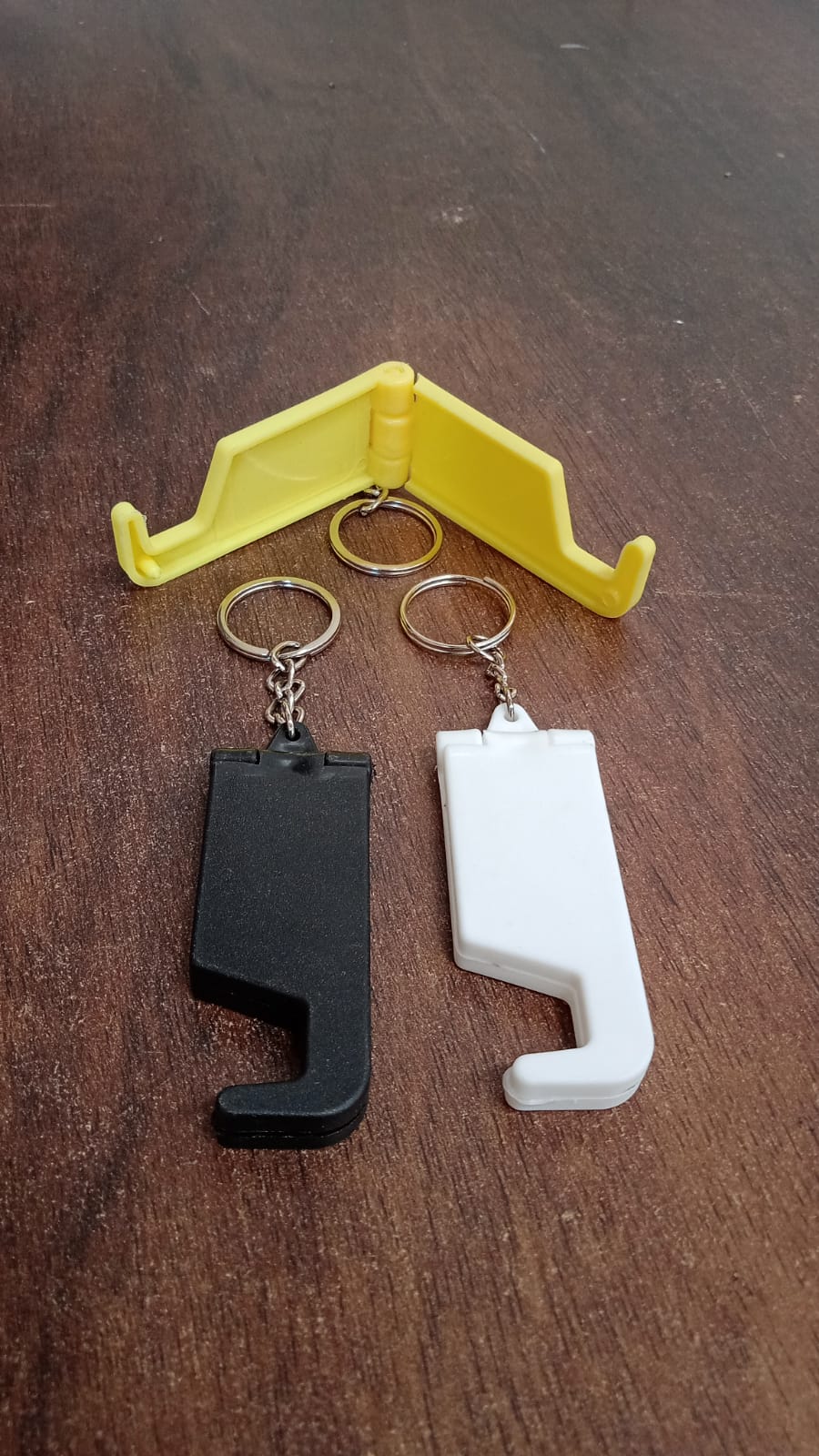 Customized Plastic Keychain with Mobile Stand