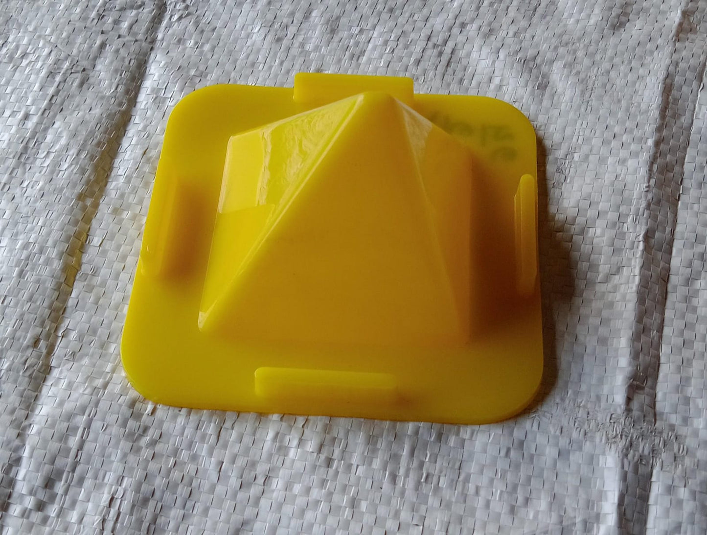 Customized Pyramid Shape Mobile Stand