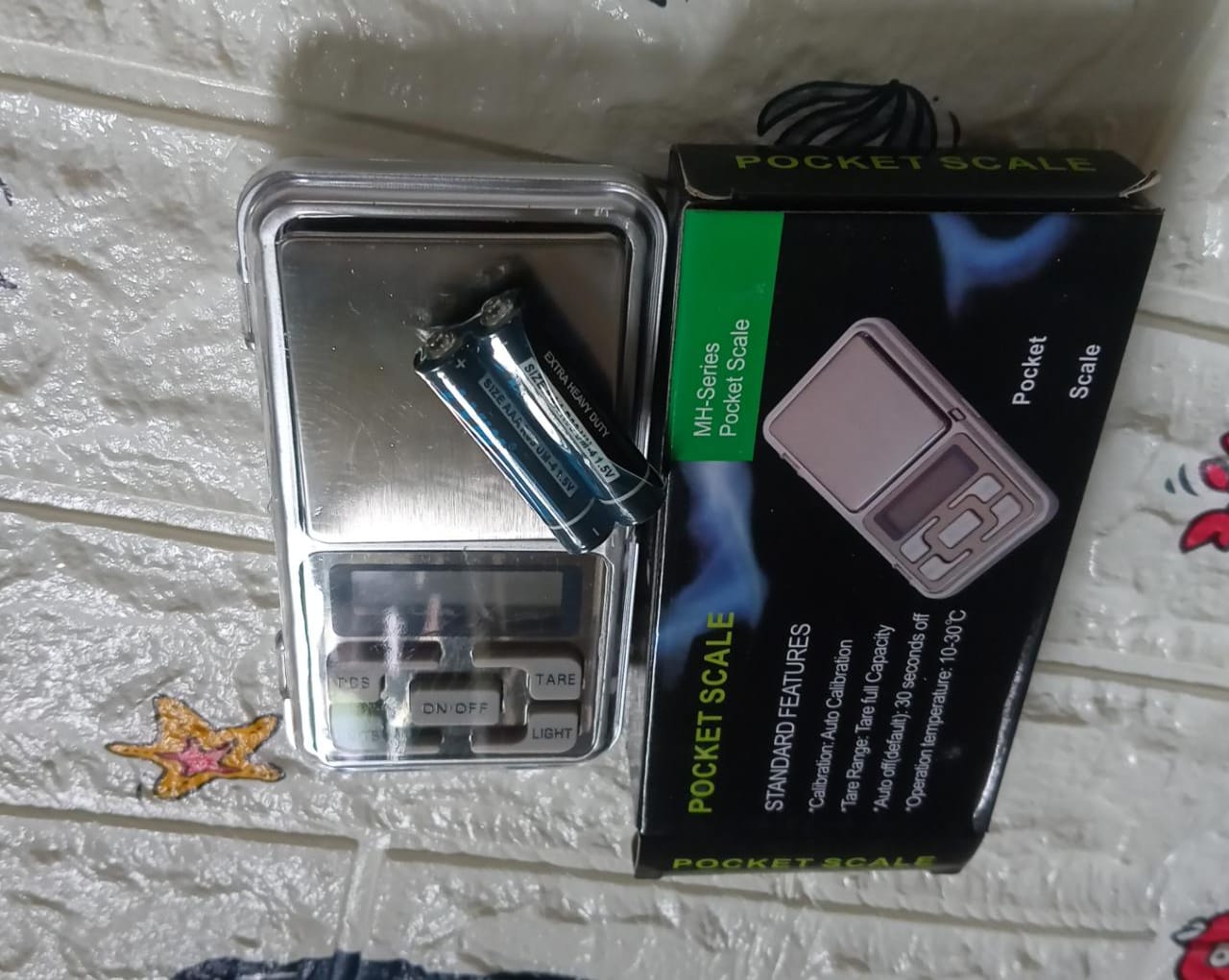 Mini electronic weighing scale with LCD.