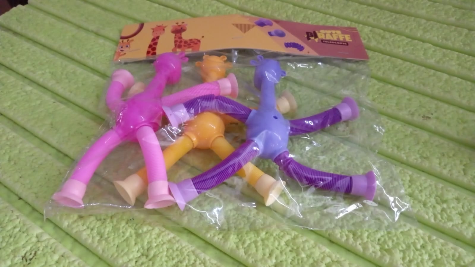 LED Telescopic Suction Cup Giraffe Toy,  Tubes Fidget Toys, Shape Changing Telescopic Sensory Tubes Fidget Tubes Sensory Toys Suction Toy, Funny Gift (3 Pcs Set)